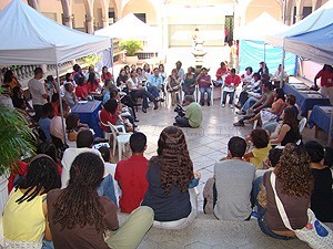 1-Roda-de-conversa-sobre-formacao-em-Psicologia-e-realizada_01-300x225.jpg